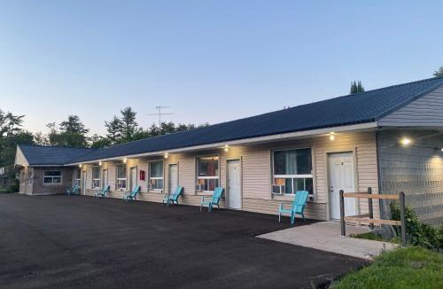 Gravenhurst Hotel | Muskoka Nights