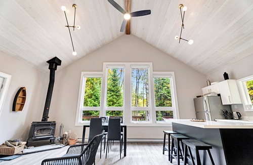 Huntsville Cabin | Muskoka Waterfront Cottage w/Canoes and Fire Pit