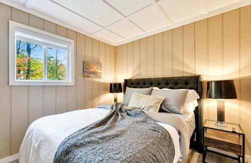 Huntsville Villa | Muskoka Waterfront Cottage with Canoes and Fire Pit