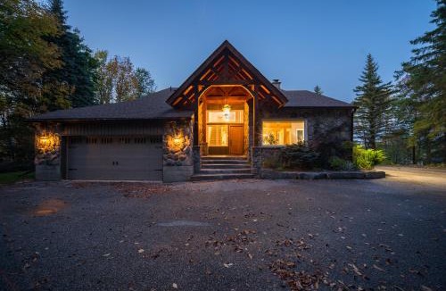 Huntsville House | MuskokaWaterfront PoolTable 98TV 6Acres