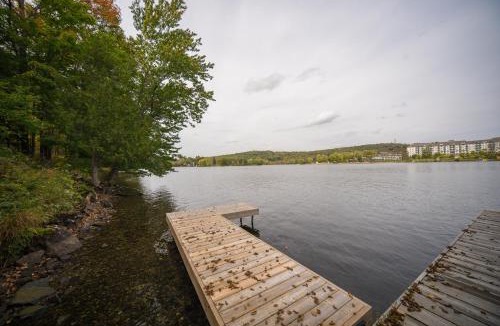 Huntsville House | MuskokaWaterfront PoolTable 98TV 6Acres