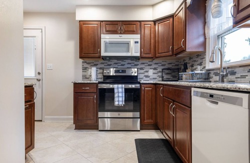Mechanicsburg House | N/A - 5 Woods Dr - Cumberland Valley School District