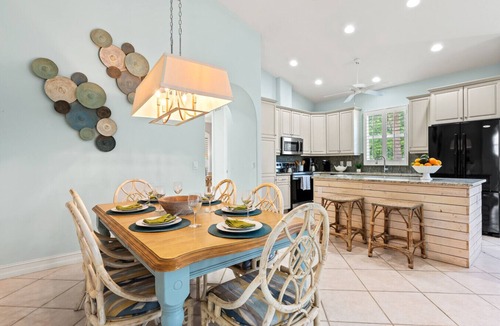 Naples Park Apartment | Neapolitan Remodeled Chic Home/Pool/Animal-Friendly/Walk to Vanderbilt Beach!