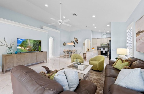 Naples Park Apartment | Neapolitan Remodeled Chic Home/Pool/Animal-Friendly/Walk to Vanderbilt Beach!