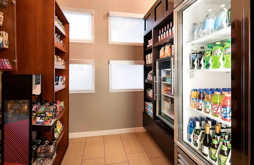 South Scottsdale Apartment | Near Arizona Capitol! Unit with Full Kitchen! Pool, Parking, FREE Breakfast!