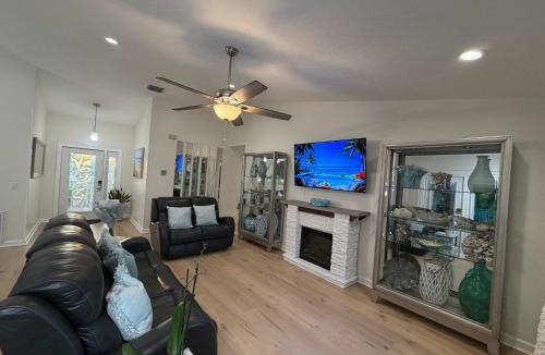 Titusville House | Near KSC - Peaceful Spacious Home for 6 - Fully Stocked Kitchen and Coffee Bar