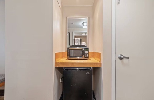 Carteret Apartment | Near NYC Welcoming Double Suite Sleeps 4 Prime Location