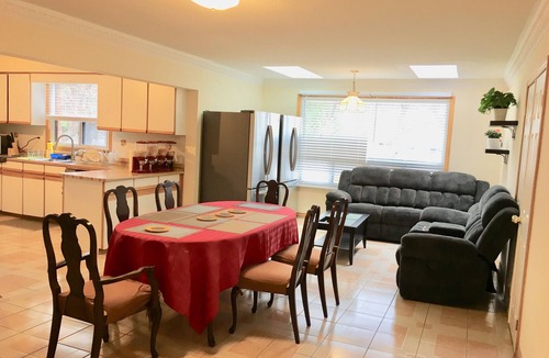 Islington - City Centre West House | Near Pearson Airport Master Room with Two queen Bed Private Bathroom-Rm 201