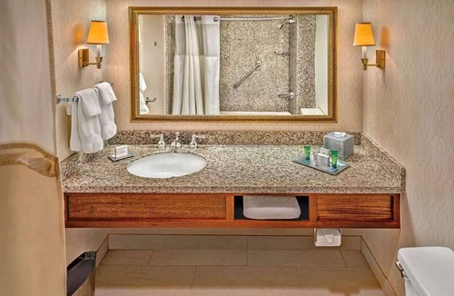 Primos Secane Hotel | Near PHL Airport + Free Shuttle. Dining. Pool.