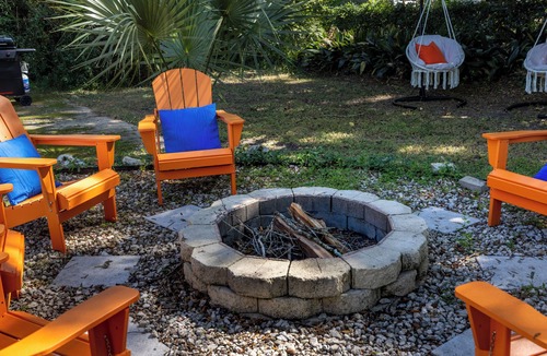Gainesville House | Near UF - Cozy Stay - Kitchen - Washer/Dryer