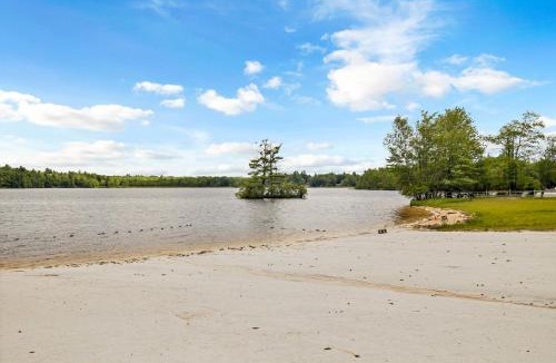 Pocono Summit House | Near Water Park Resorts Lakefront Pocono Home