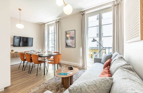 Vivienne Apartment | Nestled along the picturesque banks of La Seine