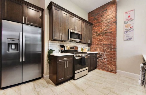 Point Breeze North Apartment | Netflix+BBQ+Free Parking Near Shops in East Liberty