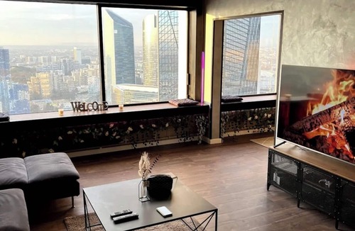 Puteaux Apartment | Netflix & Sky Jacuzzi