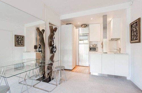 Neuilly-sur-Seine Apartment | Neuilly Residential-Victor Hugo, Maillot- American Hospital,+Parking Bus Taxi M°