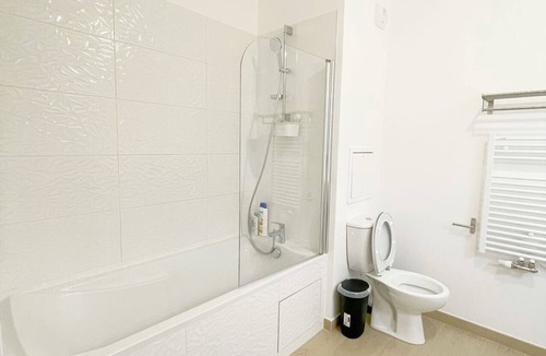 Bagneux Apartment | NEW : - 20%, 8/6/4 passengers, Free Parking