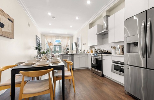 McGinley Square House | NEW! 3BR/2.5 Bath/15min-NYC/5min-PATH Train, Yard, Gameroom, Parking- SLEEPS 12
