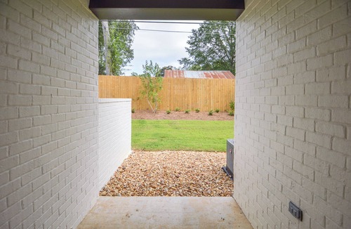 Starkville Condo | New 3BR/3.5BA condo 1.2 miles from MSU and 1.9 miles from the Cotton District!