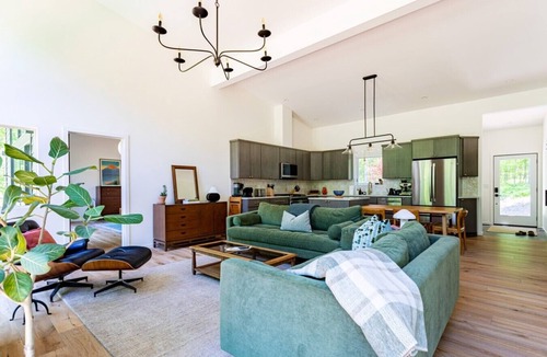 Narrowsburg House | NEW: A Sleek Glass Walled Retreat in Narrowsburg