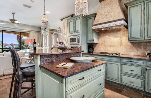 St. Tropez House | NEW~ Bella Beach ~ Sleeps 10 ~ Minutes to the Beach