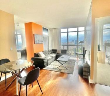 Downtown Mississauga Apartment | New Cozy 2bed 2bath Condo