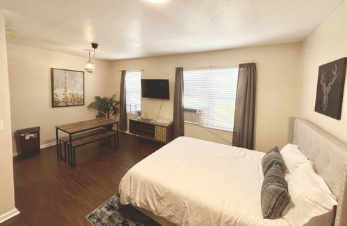 Little Haiti Apartment | New Cozy Studio near Design District & Wynwood