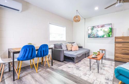Orlando Apartment | NEW Designed Apt 2023 NrUCF PETSOk PrivateEntry