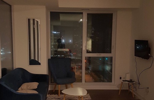 Downtown Mississauga Apartment | New Executive Style Three Bedroom Condo