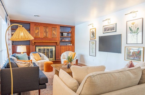 Narrowsburg House | NEW: Fabulous Riverfront w/Sunroom, Walk to Town!