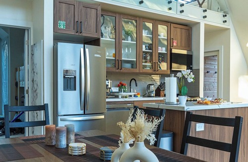 MacTier Cottage | NEW Hot Tub, Sauna, BBQ, T.O<2h, Nespresso, Wifi