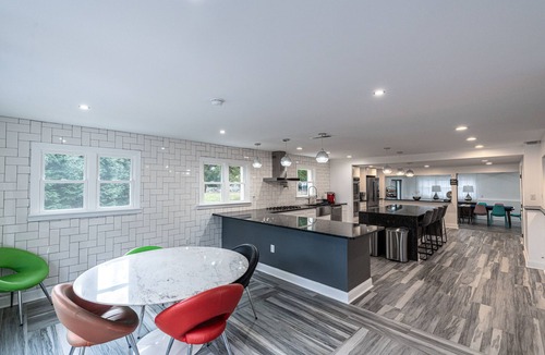 Elkins Park House | NEW! Indoor Pool & Massive Space to Entertain, Luxury w/ King Beds, Kid-Friendly