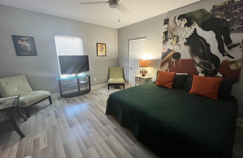 Milneburg House | ! New Listing Alert ! Large 3 Bdrm 2 bath