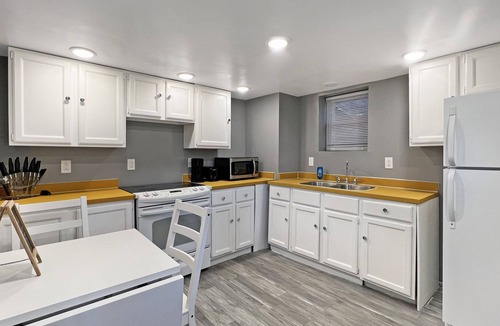 Forest Hills House | *New Listing*Cute 1BR/Private Balcony/Free Parking