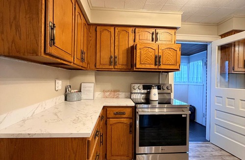 New Castle House | NEW LISTING, Renovated Home -Peaceful, & Relaxing 3 bedroom Close to Everything