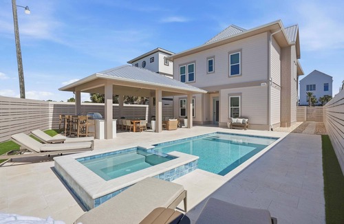Hollywood Beach House | NEW LUX Laguna Tides | Pool, Golf Cart, Bikes