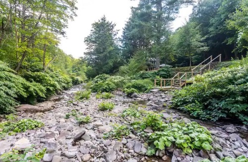 Shandaken House | New “Luxe” High Design “Inn” on Creek Near Skiing