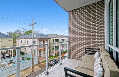 Bywater Condo | New Luxury 2 Bedroom Condo with Pool & Balcony