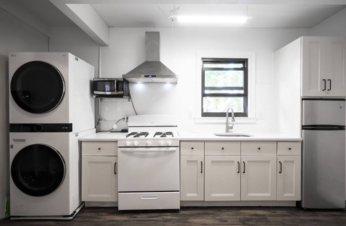 East Flushing Apartment | NEW! Luxury 4BD/4BA w/Rooftop Terrace & Outdoor Patio Kitchen