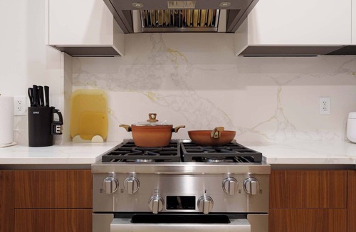 Queens Apartment | New Luxury Penthouse w/Pool & Gym in Flushing