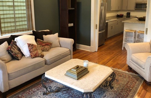 Lower Garden District Apartment | New Orleans Home Close to all the Action