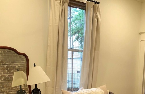 Lower Garden District Apartment | New Orleans Home Close to all the Action