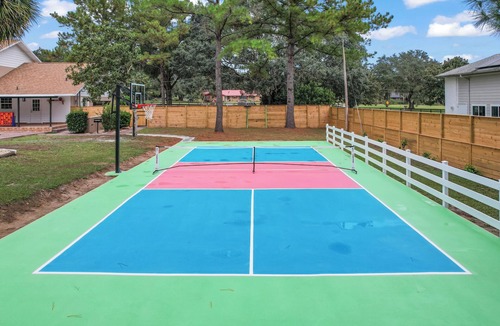 Candler House | NEW! Pickleball Arcade Racetrack Pool Golf Firepit