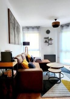 Suresnes Apartment | New & serene 1-bedroom apart near #LaDéfenseParis #Parking&Fibre