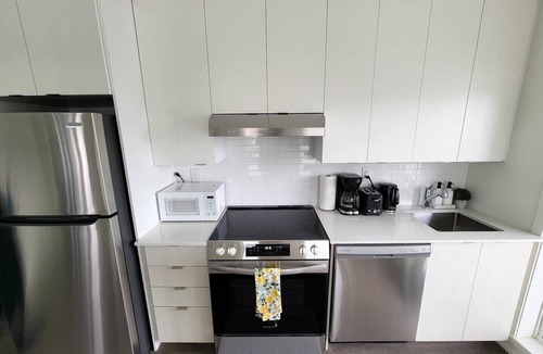 Brookhaven - Amesbury Condo | New Spacious & Quiet 2 Bed Condo with Parking