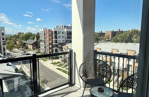 Brookhaven - Amesbury Condo | New Spacious & Quiet 2 Bed Condo with Parking