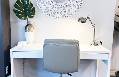 South London Apartment | *NEW: Stylish Wortley 1BR Suite