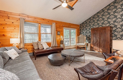 McHenry House | New! The Zen Den: Lake Area, Hot Tub, Fireplace, Pool Table!