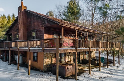 McHenry House | New! The Zen Den: Lake Area, Hot Tub, Fireplace, Pool Table!