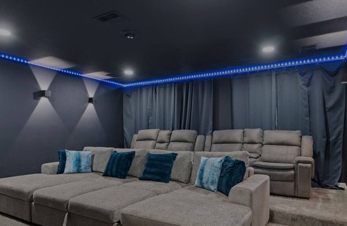 Davenport House | ⭐️New Theater Room⭐️ Game Room/Heated Pool/Themed Kids’ Rooms-Close to Disney
