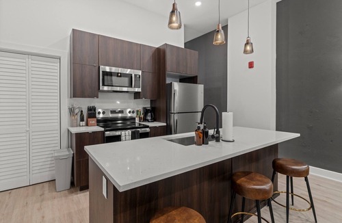 Old City Apartment | New townhouse SLEEP 4 Best NEW Spot-Old City Philly